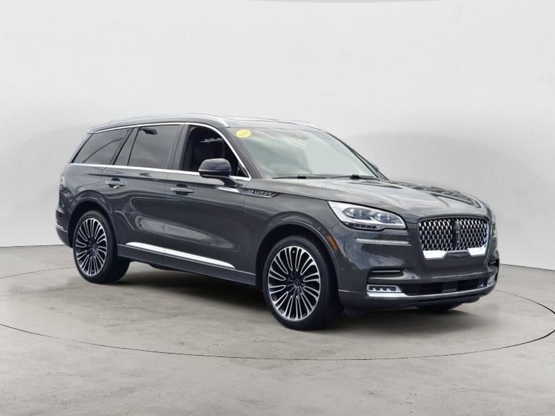 2024 Lincoln Aviator Black Label in Chroma Caviar Dark Gray Metallic Clearcoat — front three-quarter view