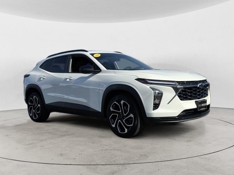 2025 Chevrolet Trax 2RS in Summit White — front three-quarter view